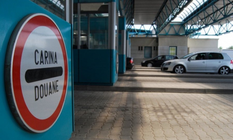 U krovu autobusa bh. registracija pronađeno 100.000 cigareta