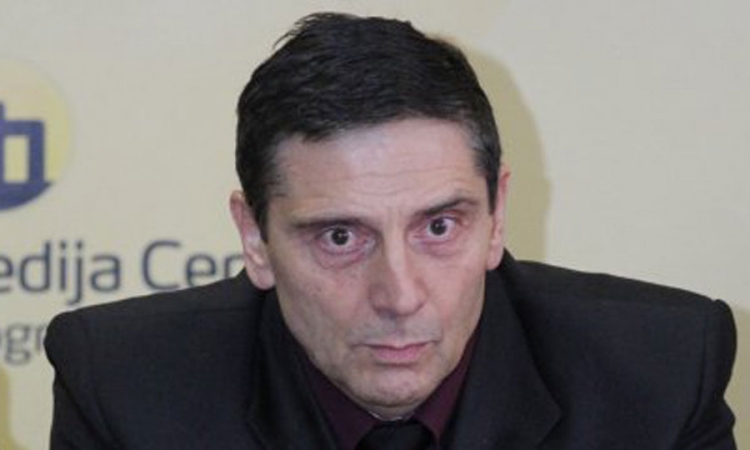 Nikola Sandulović upao sa advokaticom na Vučićevo predavanje