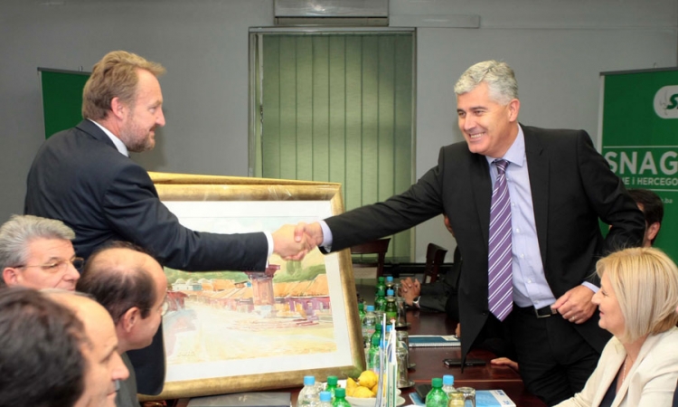 Pobjednici izbora prvi za pregovaračkim stolom