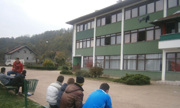 Učenike u internatu pretukli letvama