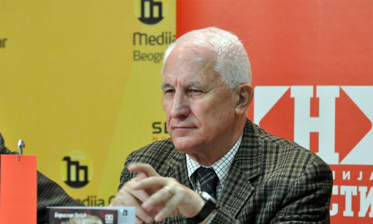 Bećković: Mladi nisu digli ruke od knjige   
