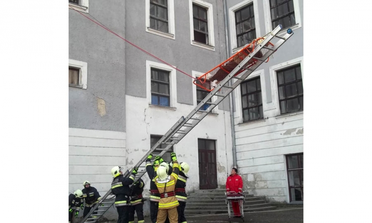 Pokazna vježba vatrogasaca u Derventi