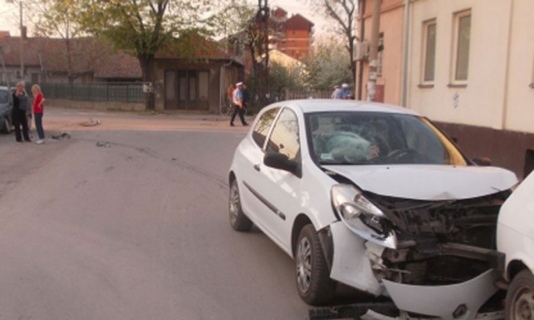 Poginuo suvozač, dvoje lakše povrijeđeno