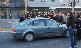Nervozni Tuzlaci išli automobilima na radnike "Aide"
