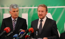 Za pregovaračkim stolom delegacije SDA i HDZ-a