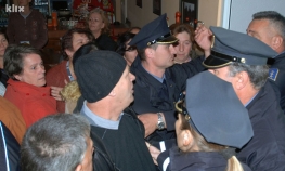 Policija spriječila sukob radnika Aide i ministara