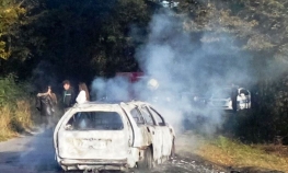 Zapalio se automobil u vožnji