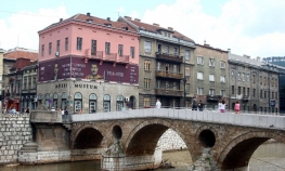 Pod zaštitom Muzej Mlade Bosne i zgrada kina Apolo