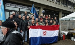 Veterani mašu ustaškim zastavama u sred Zagreba