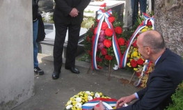Vijenci na spomenik žrtvama "veleizdajničkog procesa"