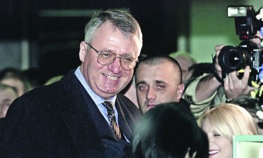 Šešelj sa novinarima u sjedištu SRS-a u Zemunu?