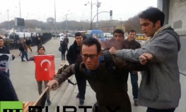 Demonstranti napali i ponizili američke mornare 