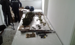 Zaplijenjeno 12 kg marihuane i oružje