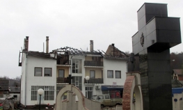 Izgorjela boračka zgrada u Bratuncu