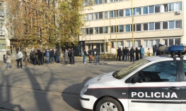 Radnici se zaključali u zgradu Skupštine TK
