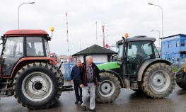 Poljoprivrednici blokirali Carinski terminal u Orašju