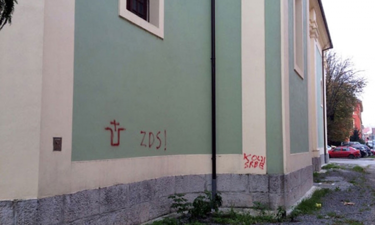 Proustaški grafiti na crkvi u Karlovcu