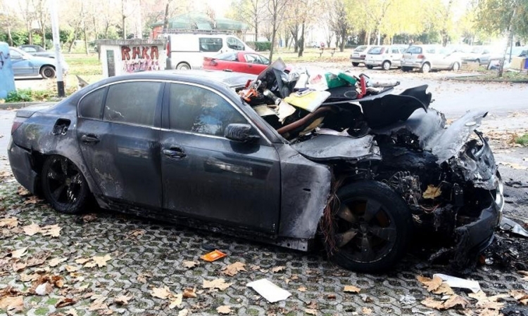 BMW izgorio ispred kuće šefova mafije