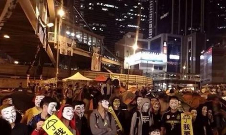  Novi sukobi demonstranata i policije u Hong Kongu