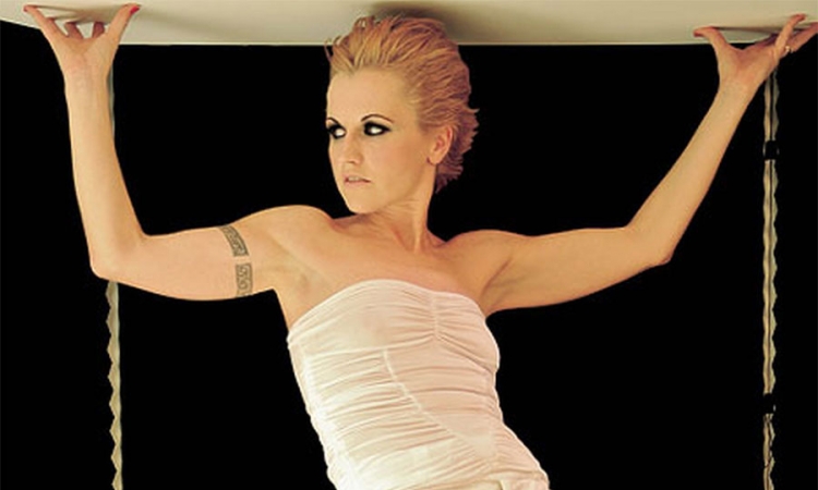  Pjevačica benda "The Cranberries" napala stjuardesu