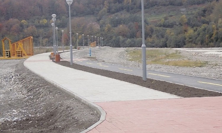 Porodica pokušala ukrasti tobogan iz parka