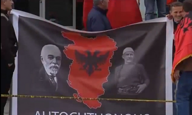  Rama prošao kroz Kosovo i pozdravio zastavu "velike Albanije"