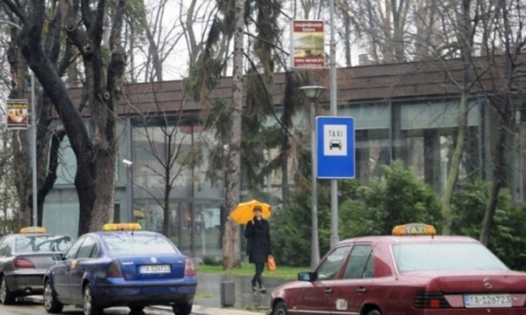 Taksisti dobijaju batine i nemoralne ponude a plaćaju im i slaninom