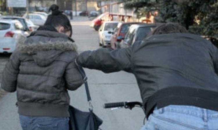 Maloljetnici od Banjalučanke ukrali pare, pa kupili garderobu