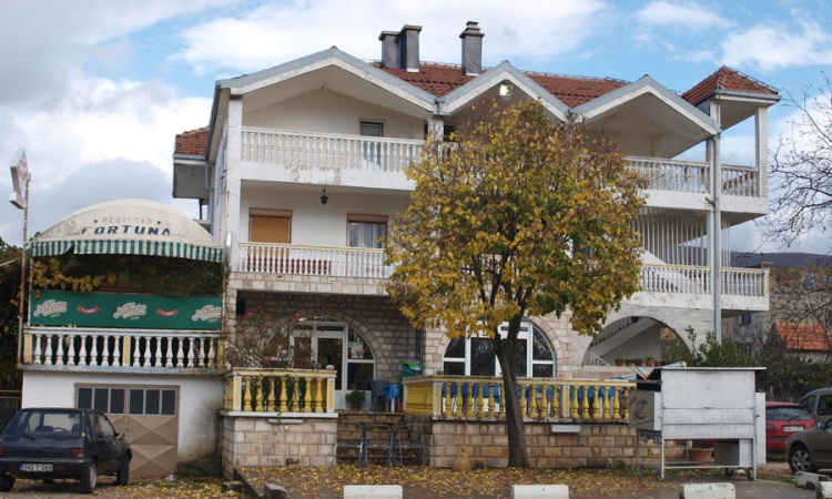 Ranio ženinu tetku pa oduzeo sebi život