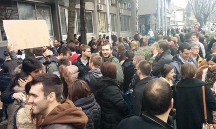 Protest ispred FPN zbog napada na dekana
