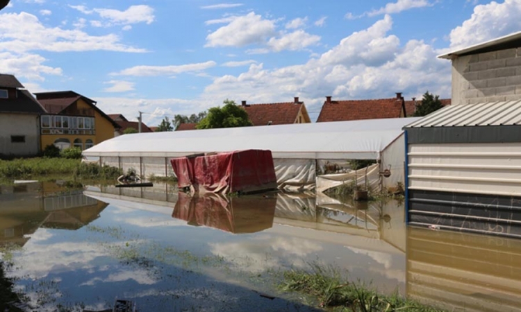 Tri osobe izgubile život u poplavama u Albaniji
