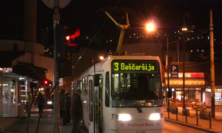 Pijani mladići napali i posjekli putnike u sarajevskom tramvaju