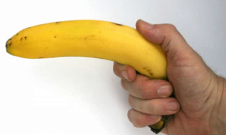 Uhapšen jer je prijetio šerifima bananom
