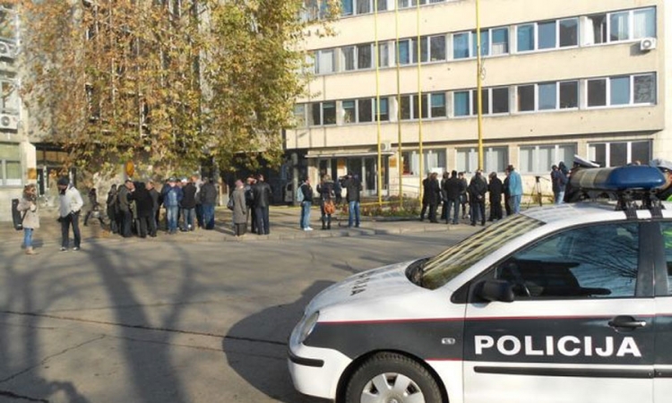 Radnici ušli u prostorije kantonalne Skupštine