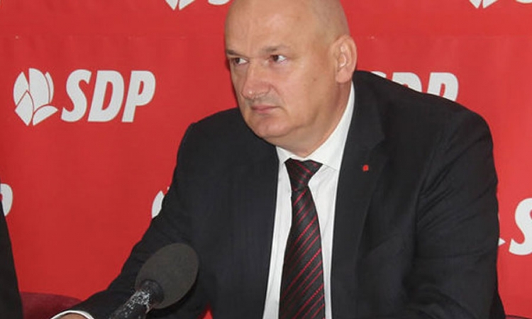 Šezdesetogodišnjak ranio poslanika?   