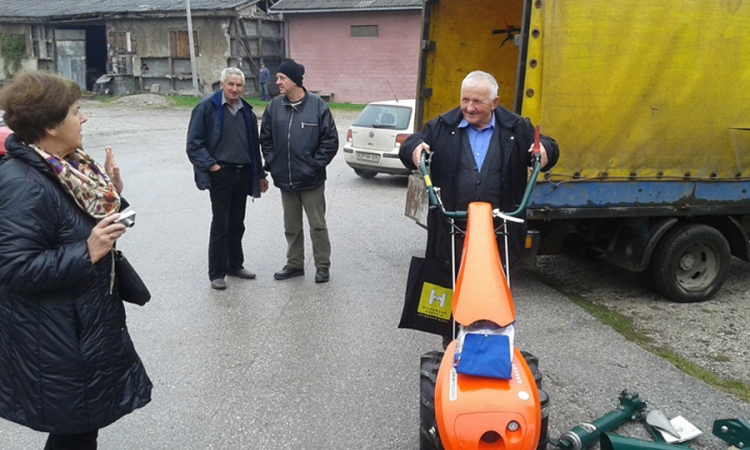 Motokultivatori i junica za povratnike i raseljene