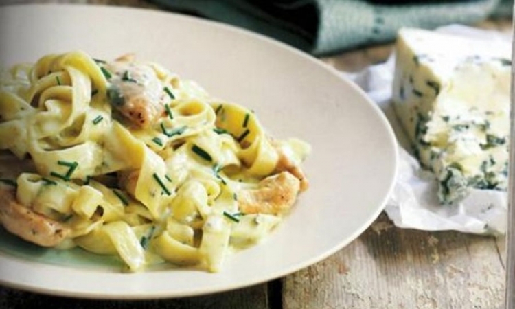 Fettuccine s piletinom i sirom