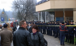 Radnici se okupljaju, poslanici zasjedaju