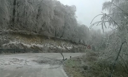 Bor okovan ledom, 10 povrijeđenih