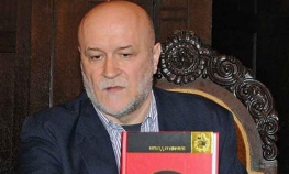 Pesnici žive za večnost, političari za trenutak