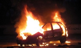 U Sarajevu zapaljen automobil