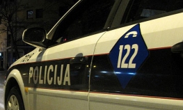 Izgorela 2 kombija, jedno putničko vozilo oštećeno