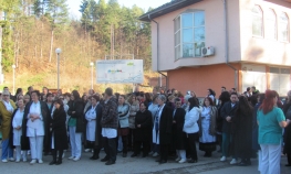 Radnici i danas pred kapijom bolnice