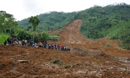 U odronu u Indoneziji 26 poginulih i 82 nestalih