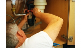 Vodoinstalateri odbili pohotnu domaćicu, pa zaradili šamar