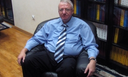 Ne zna se kada će Šešelj na operaciju   