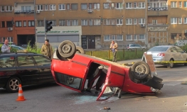 Prevrnuo se automobil u Sarajevu, tri osobe povrijeđene