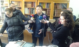 Nele Karajlić uručio dobojskoj biblioteci 200 knjiga