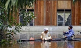 U poplavama pet poginulih, evakuisano 100.000 ljudi