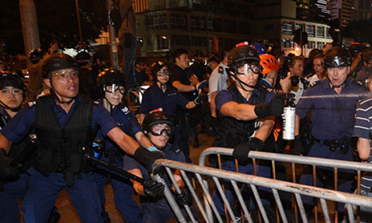 Sukob demonstranata i policije, 40 uhapšenih